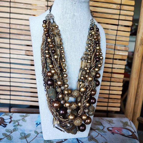 Heavy Mixed Media 12 Strand Gold Tone Faux Pearl Acrylic Necklace Unsigned EUC - Picture 1 of 13